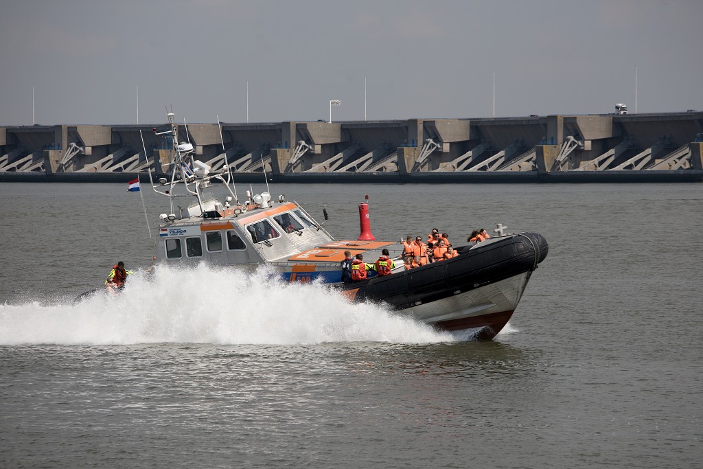 Koninging Juliana KNRM Koninklijke Nederlandse Redding Maatschappij sar search and rescue reddingsboot lifeguard scheepvaart zeevaart koopvaardij marine